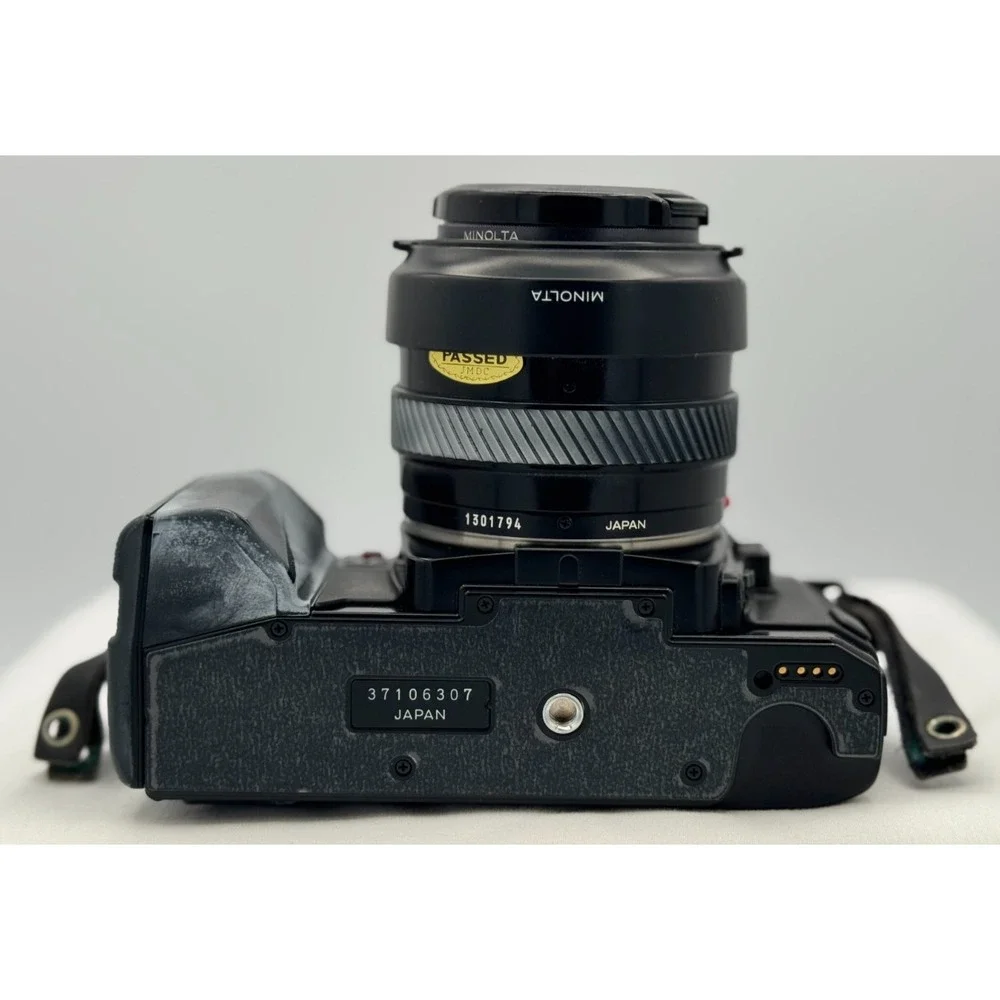 Minolta Maxxum 7000 Film Camera With 2800 AF Flash - 2 Straps Manuels ETC